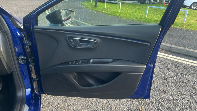 SEAT Leon 1.5 TSI EVO 150 FR Black Edition [EZ] 5dr DSG Petrol Hatchback